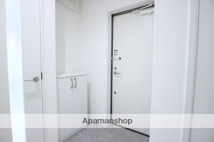 大阪府吹田市山田北の賃貸アパートの玄関