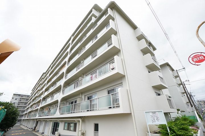 高槻スカイハイツの外観