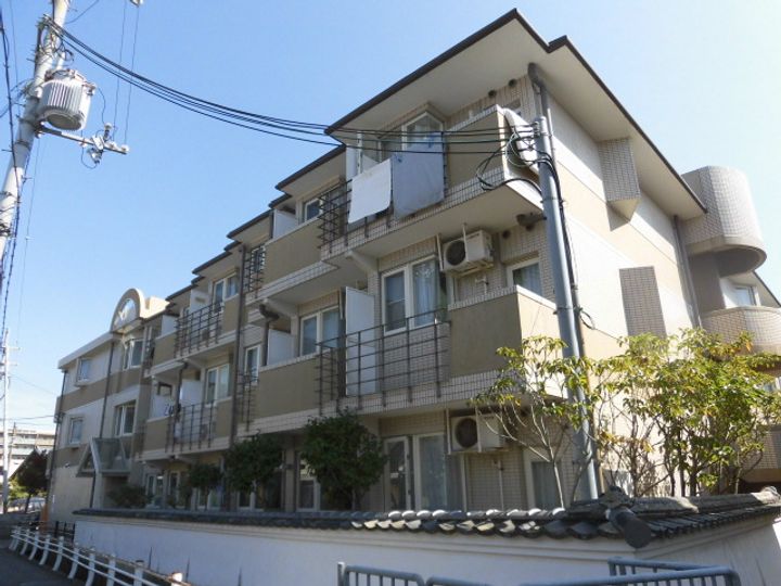 東白マンションの外観