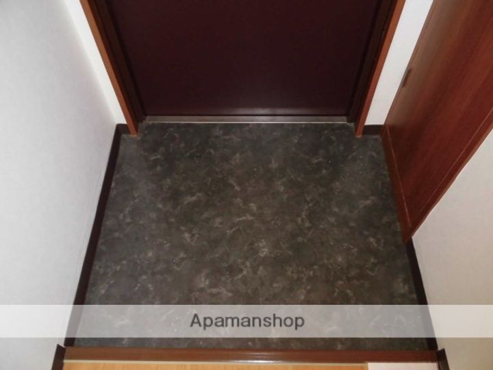 野田シャトルマンションB棟の玄関