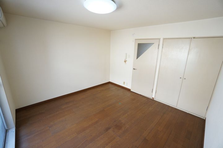 ドムス西高槻の居間