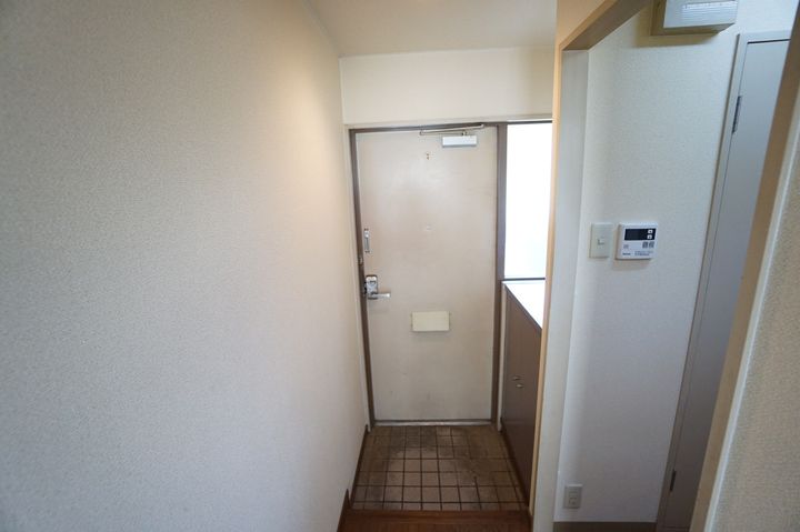 ドムス西高槻の玄関