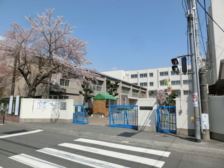 高井ハイツC棟の周辺