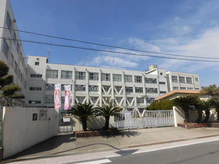 高井ハイツC棟の周辺