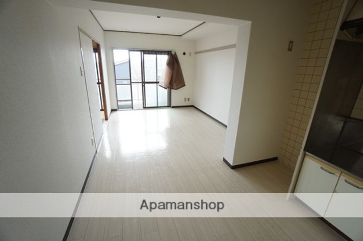 ロイヤルハイツ登美の里の居間