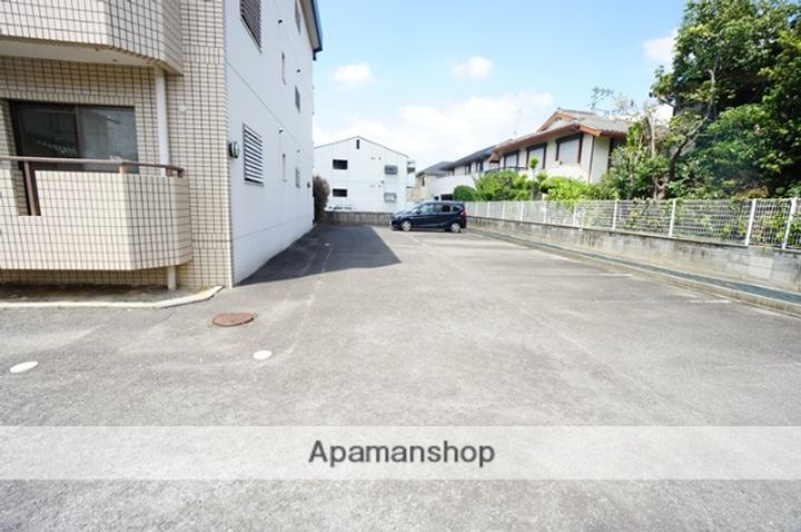 ロイヤルハイツ登美の里の外観