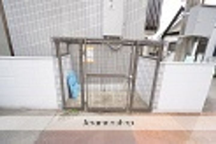 クローバーMオザキA棟の外観