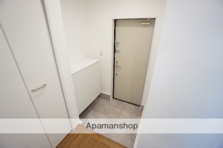 キャルムコート高槻富田の玄関