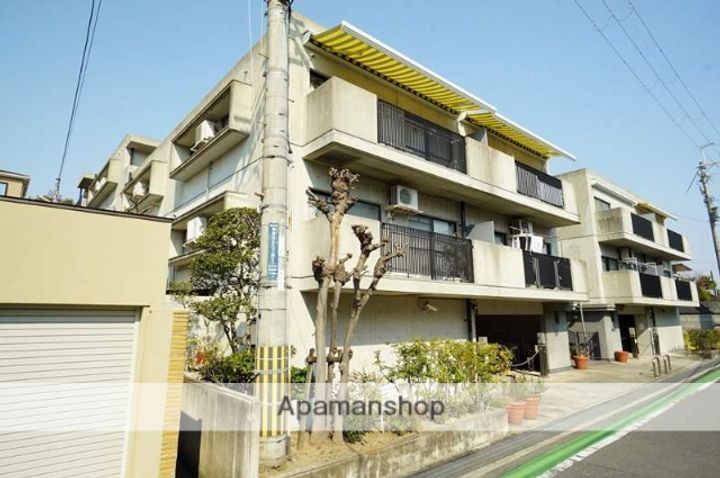 ラジュニール春日丘の外観