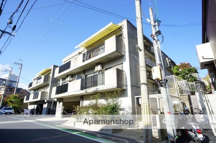 ラジュニール春日丘の外観