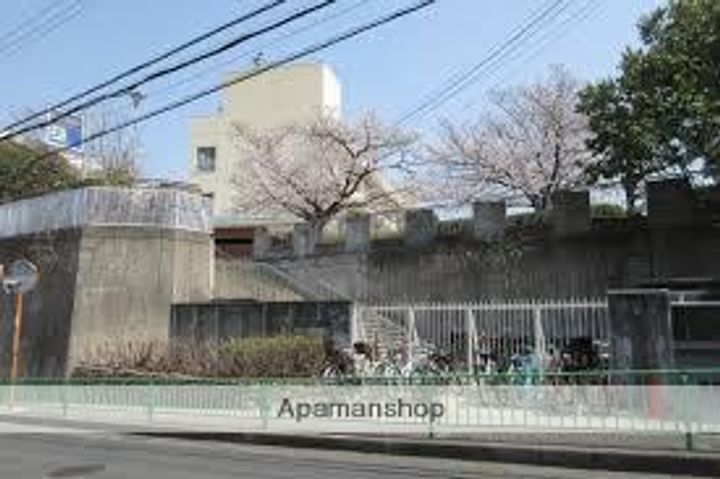 ラジュニール春日丘の周辺