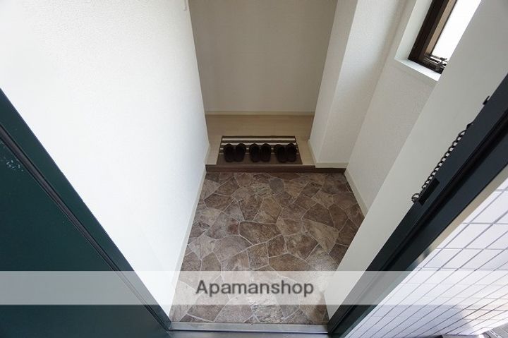 美山ビルの玄関