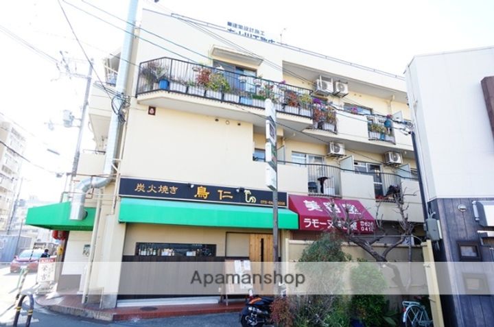 第2華岡マンションの外観