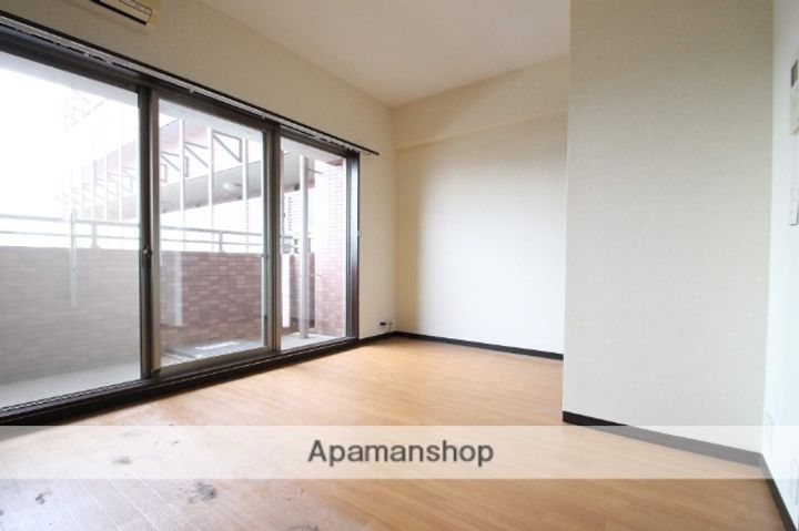 大阪府大阪市淀川区西三国4丁目の賃貸マンションの内装