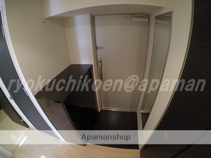 大阪府豊中市寺内1丁目の賃貸マンションの玄関