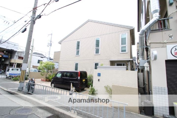 大阪府豊中市服部豊町2丁目の賃貸マンションの外観