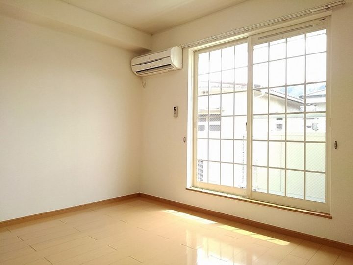 ヴィオラ東多田弐番館の居間