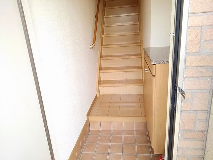 ヴィオラ東多田弐番館の玄関