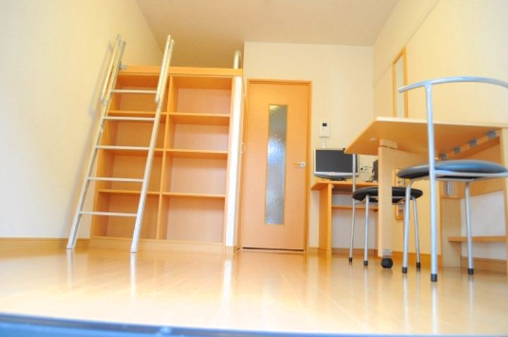 レオパレス吹田306の居間