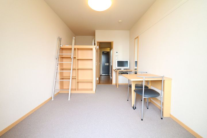 レオパレス吹田306の居間