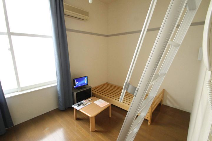 レオパレス白百合の居間