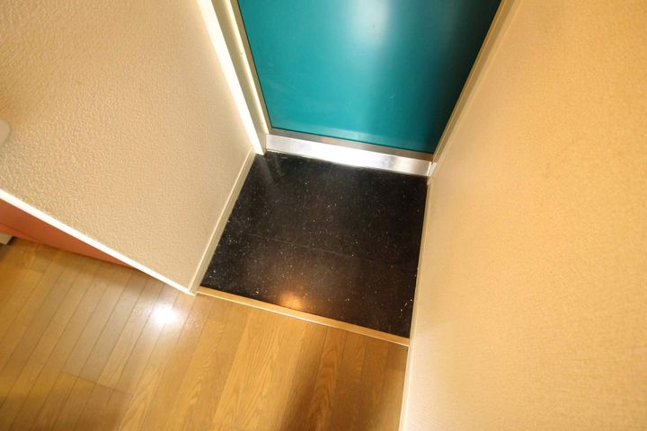 レオパレス白百合の玄関