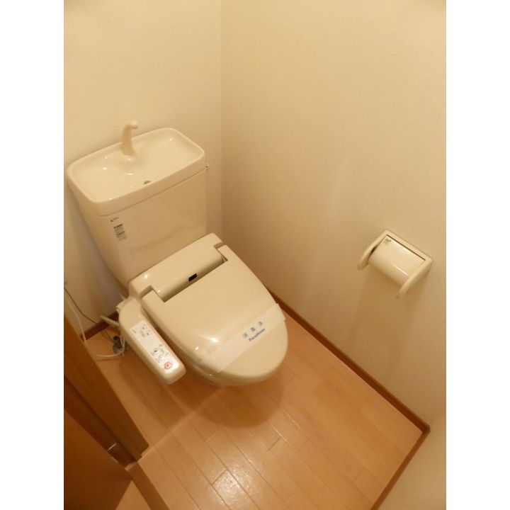 フラットヒル服部 A203号室の居間