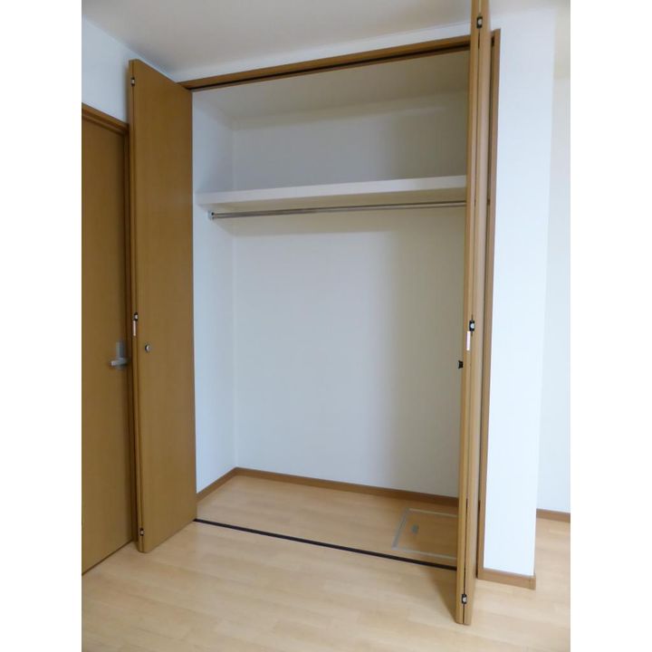 フラットヒル服部 A203号室の玄関