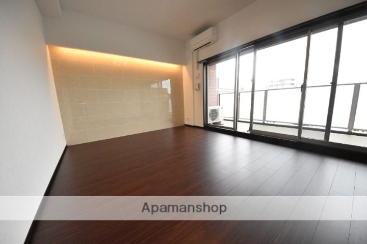 大阪府大阪市淀川区新高2丁目の賃貸マンションの居間