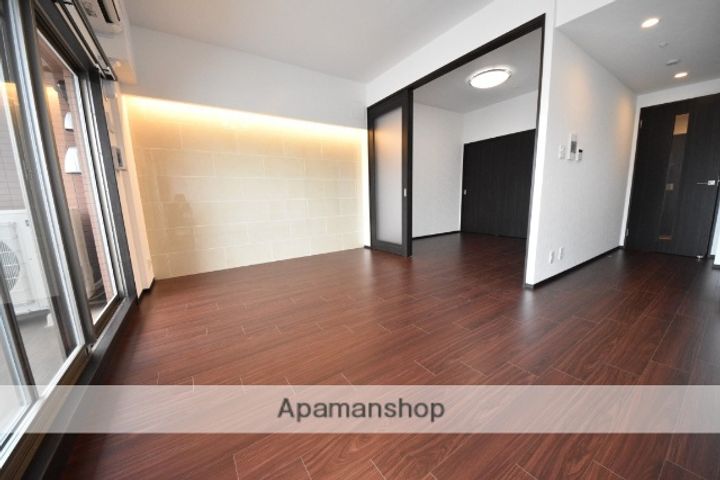 大阪府大阪市淀川区新高2丁目の賃貸マンションの居間