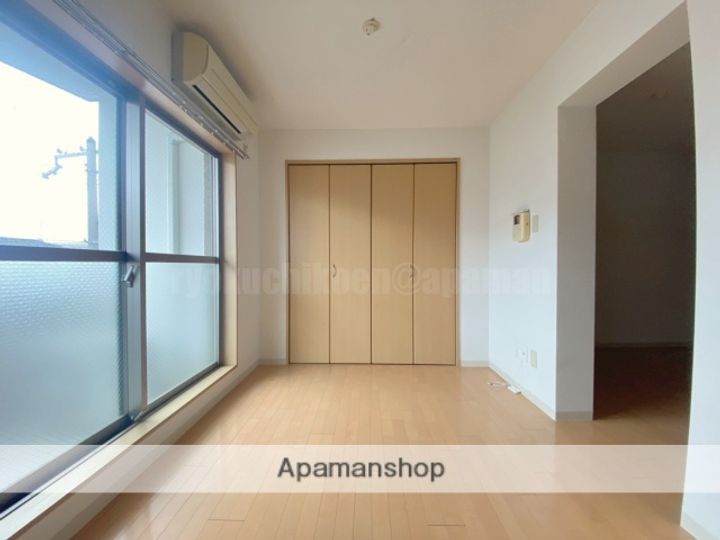 こすもらいふ緑地公園の内装