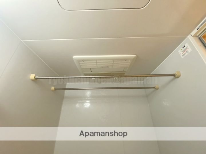 こすもらいふ緑地公園の内装