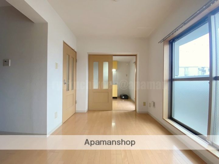 こすもらいふ緑地公園の内装