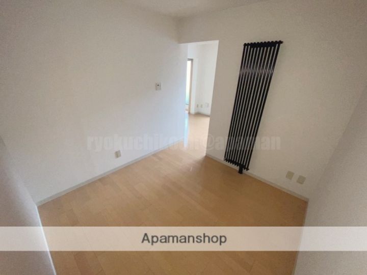 こすもらいふ緑地公園の内装