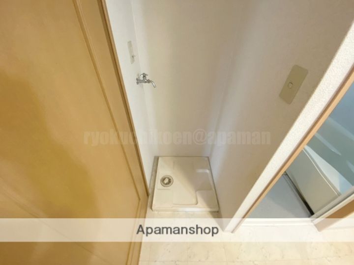 こすもらいふ緑地公園の内装