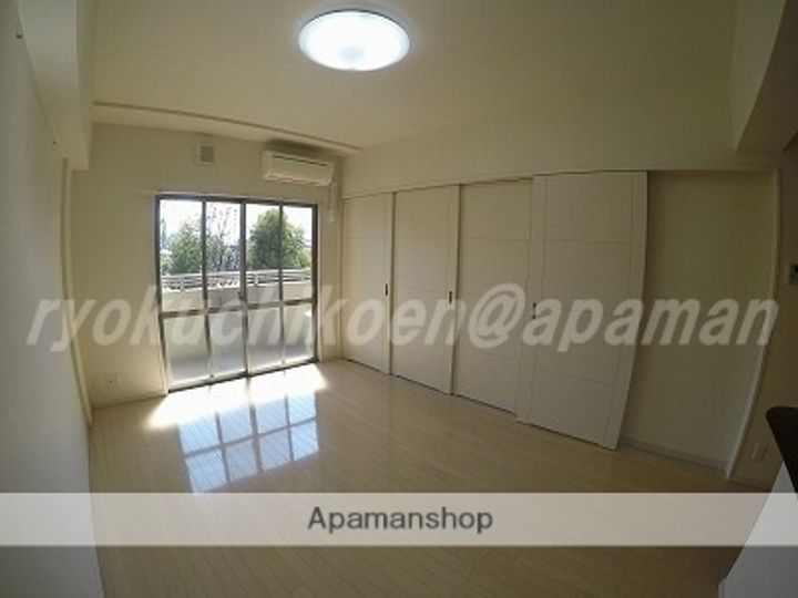 アグレアーブルの居間