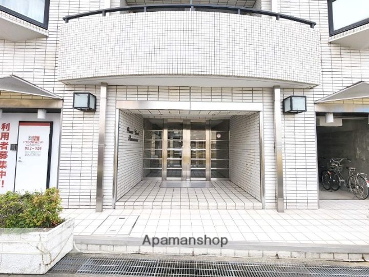 クイーンズコートルネサンス205の外観