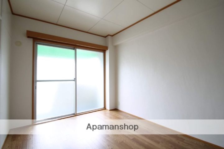 コーポラスサカエ303の居間