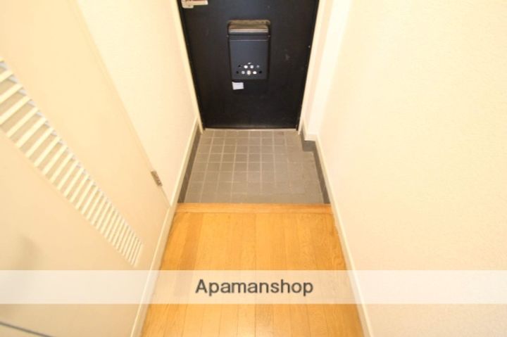 トラッディハウス服部302の玄関