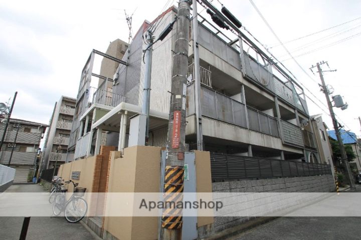 トラッディハウス服部302の外観