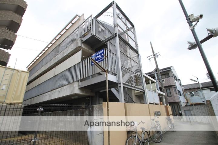 トラッディハウス服部302の外観