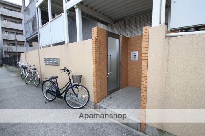 トラッディハウス服部302の外観