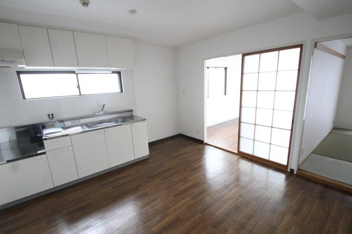 大阪府豊中市中桜塚4丁目の賃貸マンション301の居間