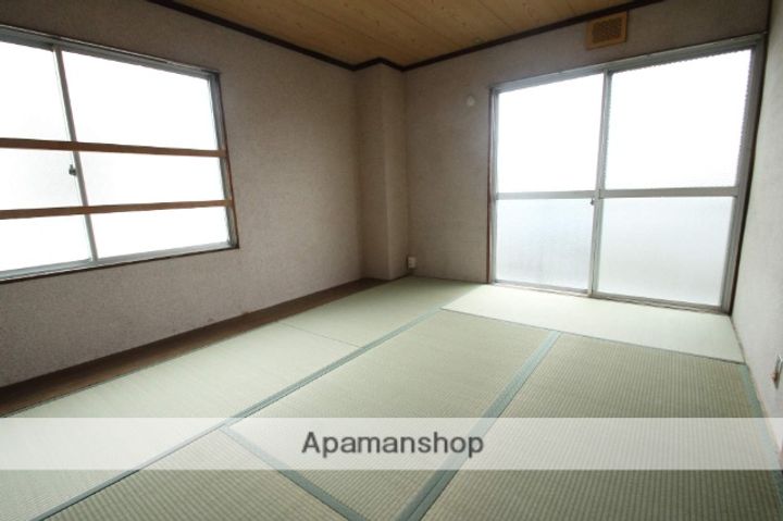 マンション光の居間