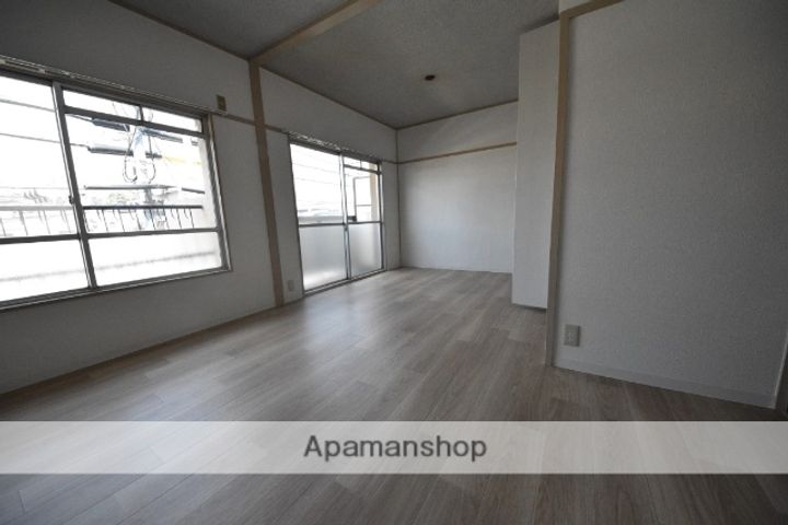 第一メゾン青雲202の居間