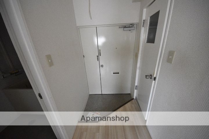 大阪府豊中市中桜塚3丁目の賃貸マンションの玄関