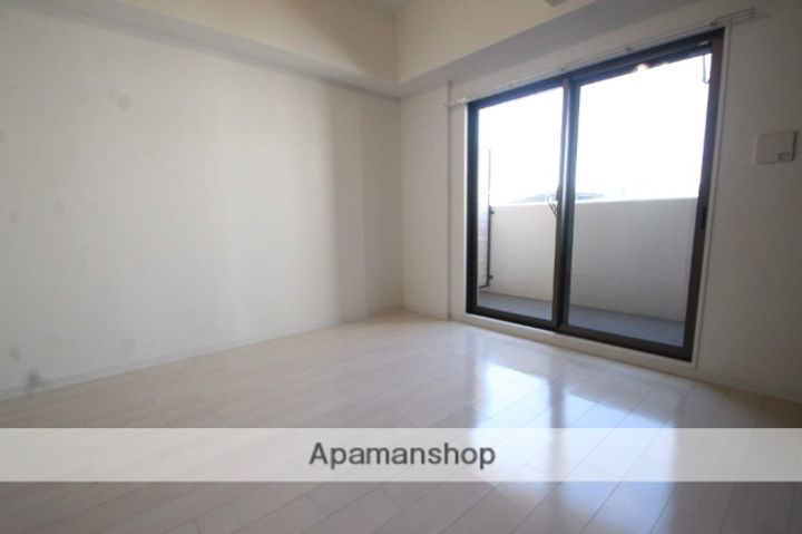 LUXE新大阪Ⅲ222の居間