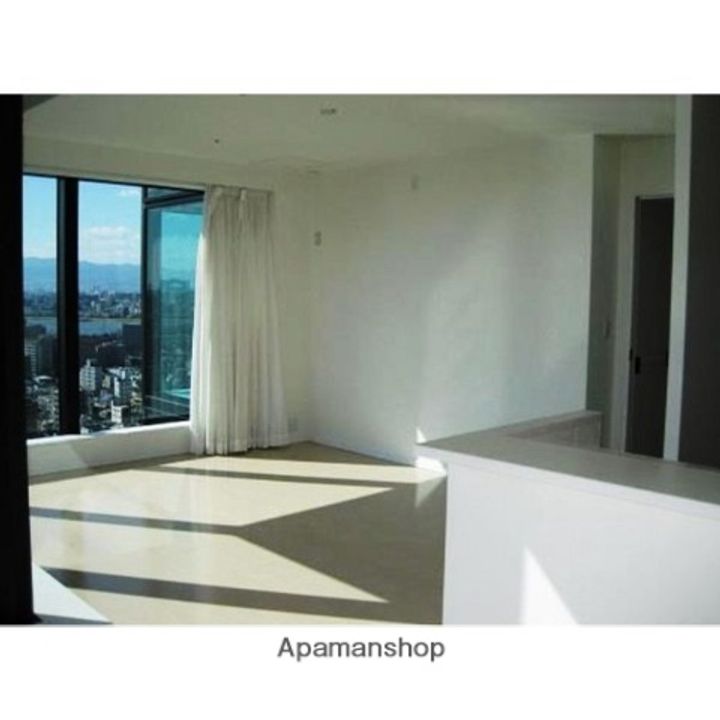 シティタワー西梅田の居間