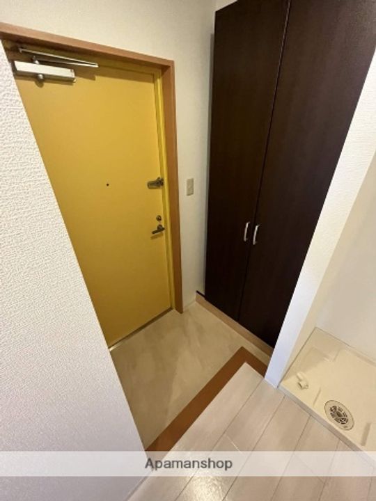 アヴァンセエストの玄関