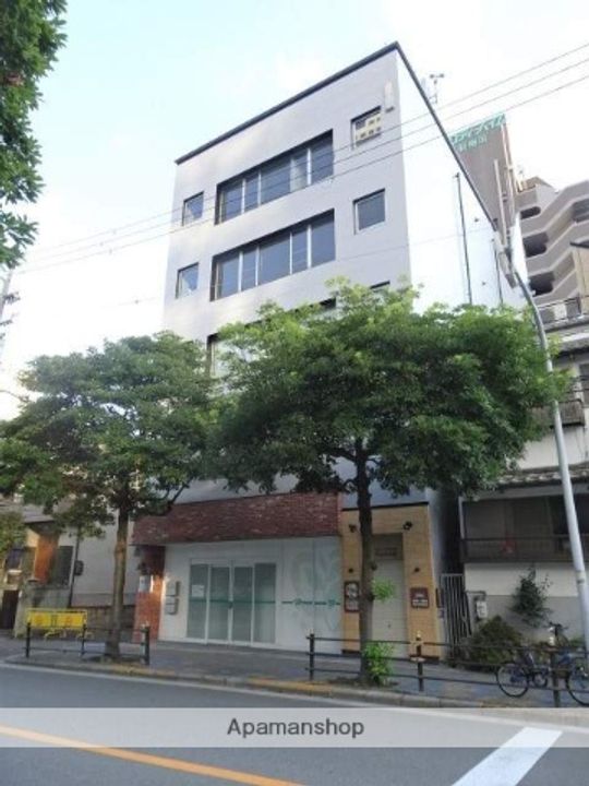 アースブルージュの周辺